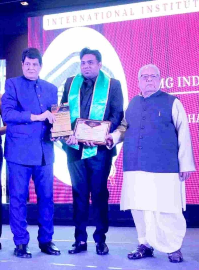 Filmmaker Azam Khan receives honorary doctorate award, making important contribution in cinema and medical field